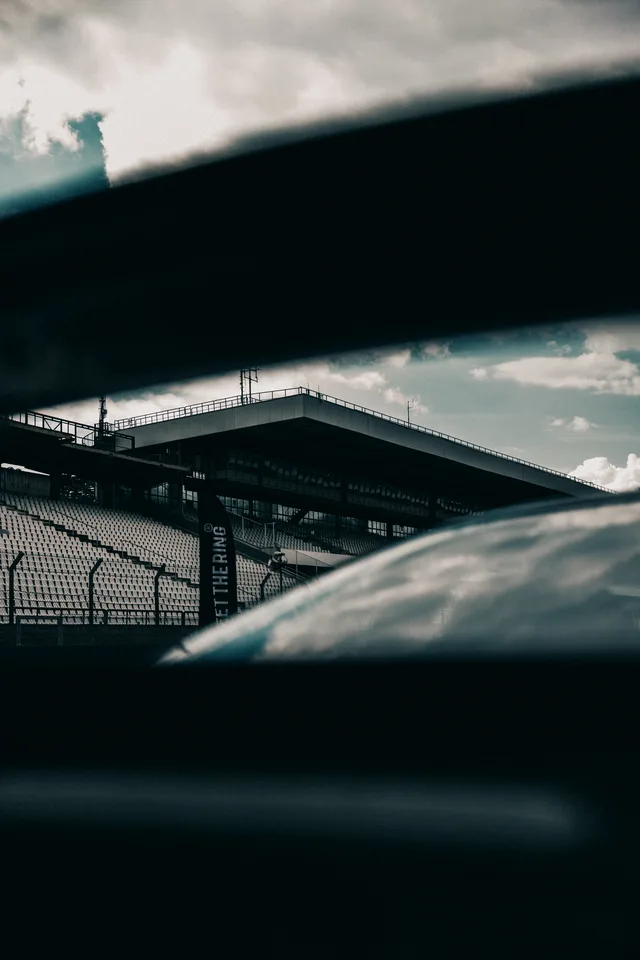 Blick über den Supra auf die Tribüne
