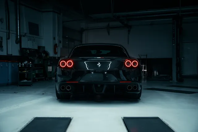 Ferrari GTC4Lusso von hinten