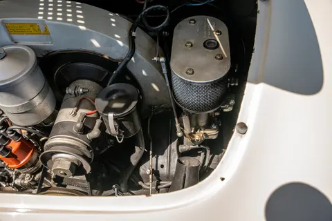 Motor mit Luftfilter