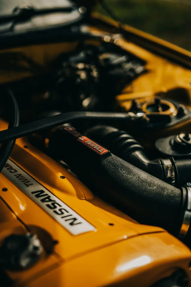 Nissan-Schriftzug auf dem Zylinderkopf