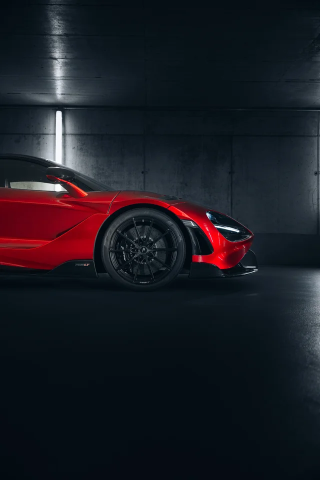 Seitenansicht des McLaren 765LT im Studio