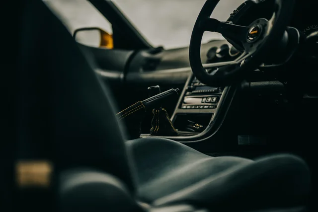 Cockpit und Instrumente des R32